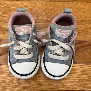 Converse Chuck Taylor All Star Low Top Floral Embroidery Sneakers Infant Size 5